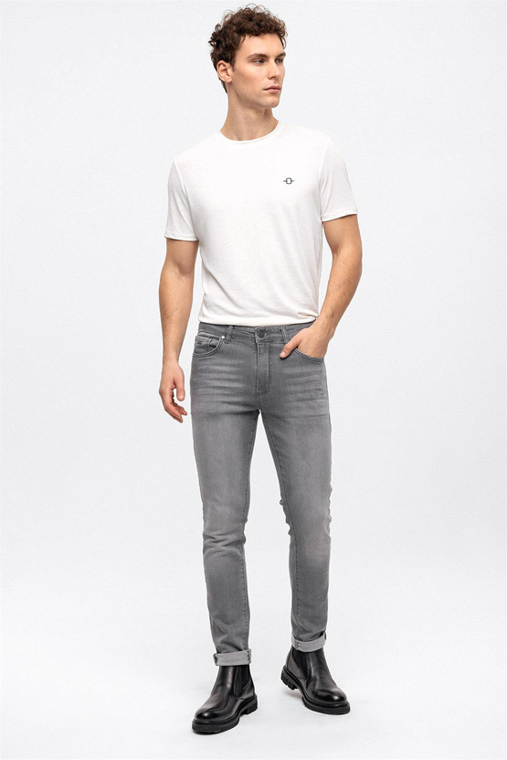 Серые потёртые джинсы с 5 карманами, slim fit, 99% хлопок, 1% эластан, местное производство, размер 31-38