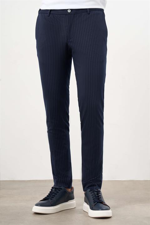 Мужские темно-синие брюки с лампасами slim fit из поливискозы с боковыми карманами