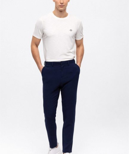 Темно-синие спортивные брюки slim fit, состав: 64% полиэстер, 34% вискоза, 2% эластан, размер 46 и 48, местное производство