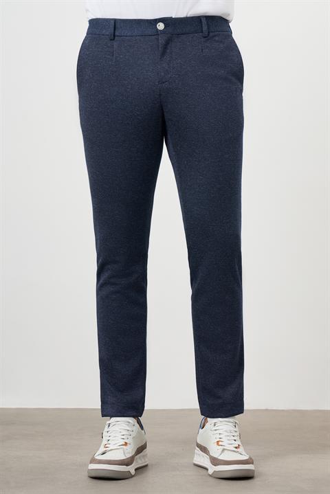 Мужские темно-синие брюки из поливискозы Slim Fit с карманами и застежкой на пуговицу и молнию