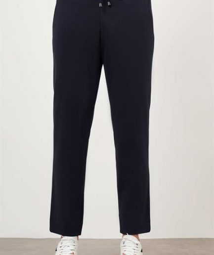 Мужские джоггеры Морвен темно-синего цвета, slim fit, 55% полиэстер, 40% вискоза, 5% эластан, боковые карманы, стильный дизайн