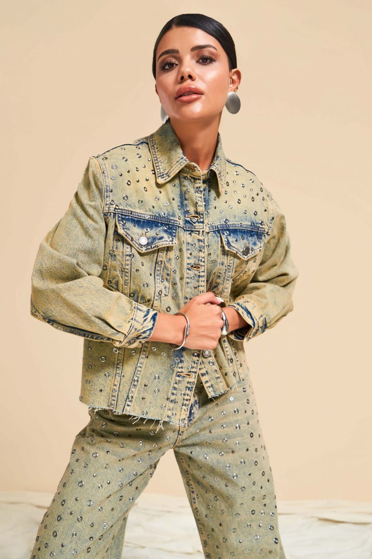 Женская oversize куртка с деталями из денима Tint, доступна в размерах 34-40, выполнена из 100% котона