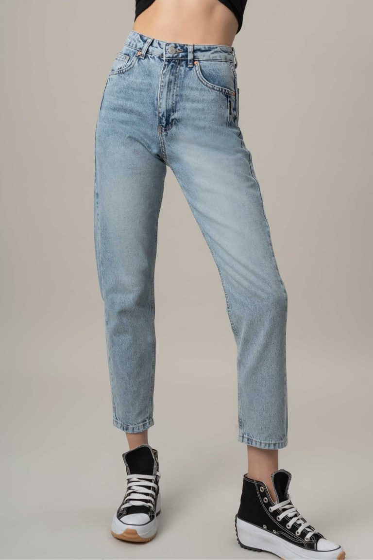 Женские джинсы Mom Fit из 100% хлопка цвет снежный, размер 42