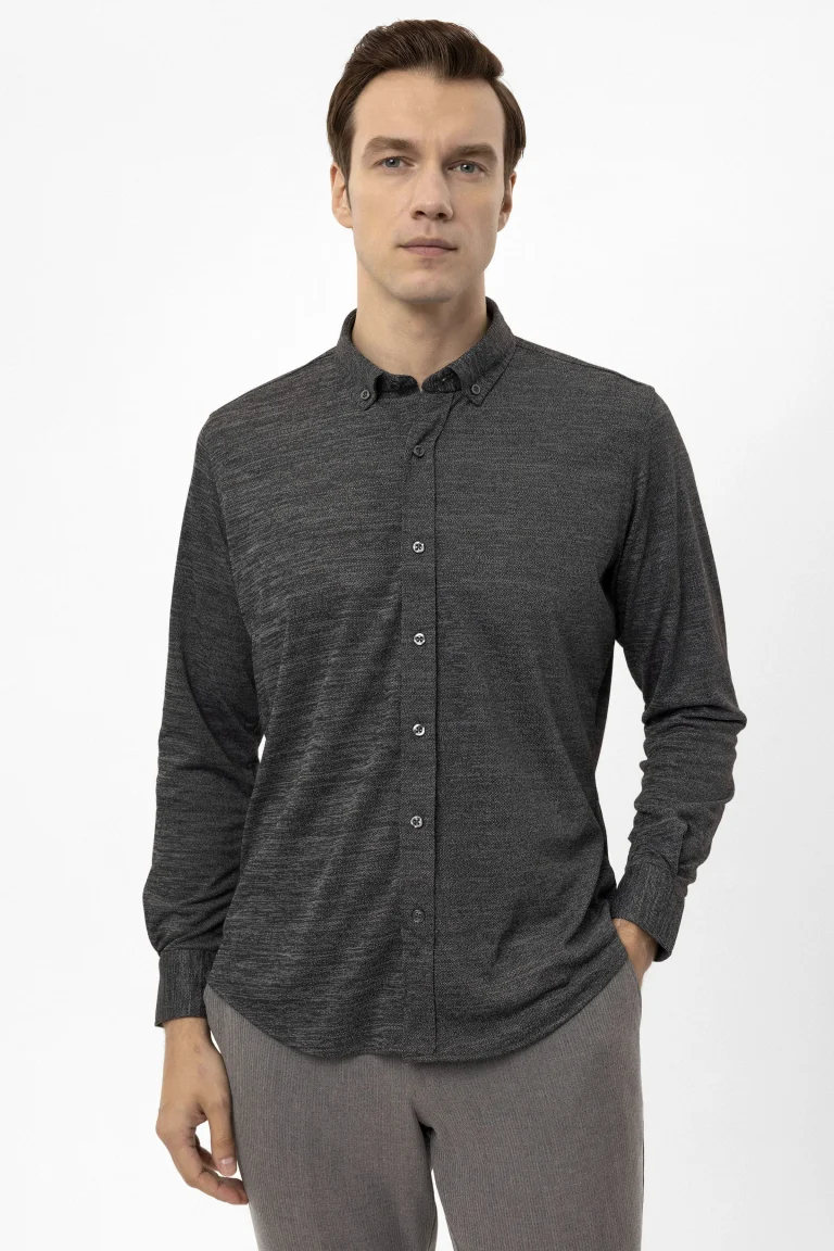 Рубашка с манжетами, модель slim fit, черного цвета, состав: 20% хлопка, 60% полиэстера, 20% вискозы, Турецкое происхождение