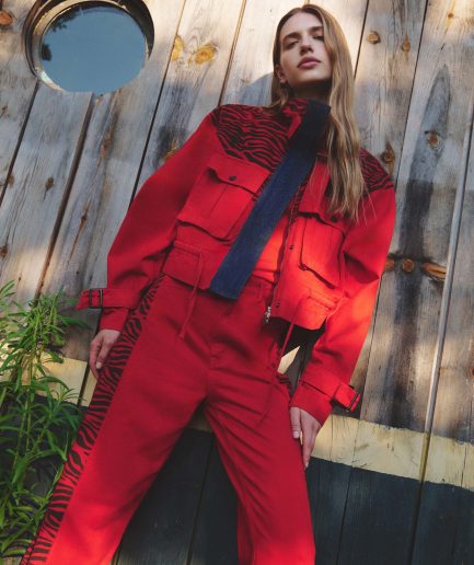 Женская краснаяOversize куртка из специальной ткани