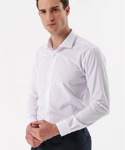 Мужская белая базовая рубашка slim fit без карманов из 65% полиэстера и 35% хлопка с длинными рукавами и пуговичной застежкой
