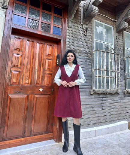 Короткое платье бордового цвета из кашемирной ткани с размером 36-46, стильный и комфортный, идеально подходит для любого случая