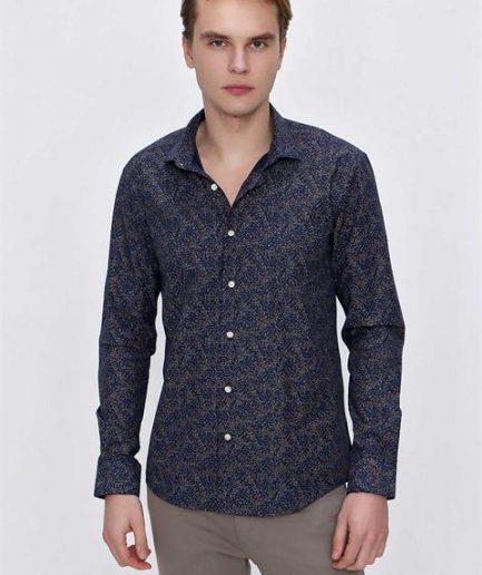 Мужская темно-синяя микрокотоновая рубашка с принтом slim fit без карманов длинный рукав для стильного образа