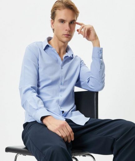 Светло-голубая классическая рубашка Koton Slim Fit с полуполуатным воротником и длинными рукавами для офиса и повседневной носки