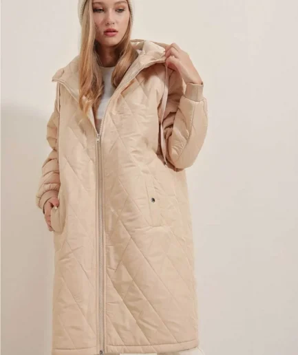 Женская кремовая стеганая длинная пуховка HZL22W-BD151381, 100% Polyester, размер M/38, капюшон несъемный, карманы, производство Турция