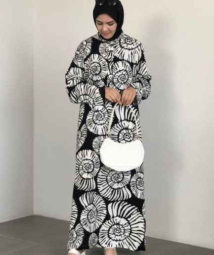 Черное воздухопроницаемое платье из вискозы, размеры 36-52, стильный и комфортный выбор для любого случая