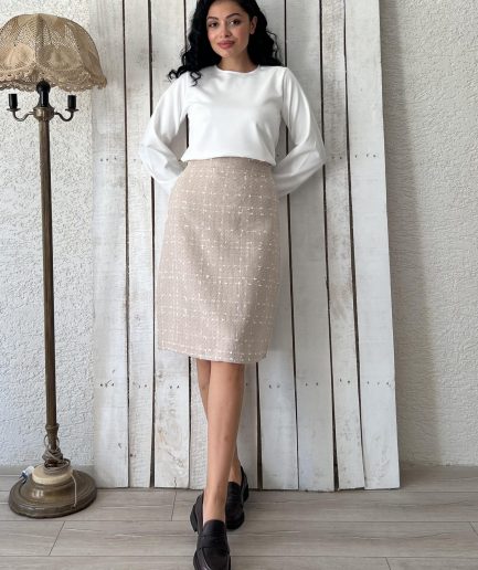 Короткая бежевую юбка из твида, узкий крой, 30% шерсть, длина 55-60 см, ручная стирка, доступна в размерах 1, 2, 3