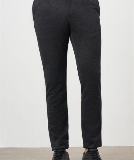 Мужские черные брюки поливискозы с трендовым плиссированным силуэтом Slim Fit