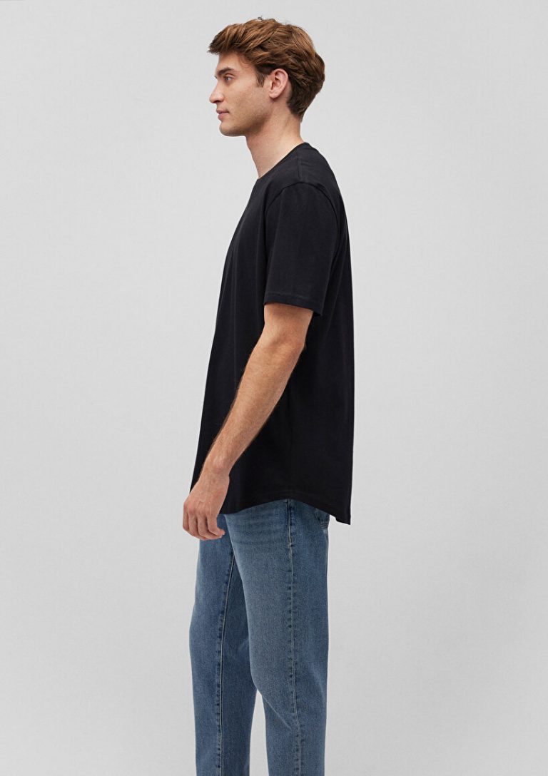 Удлинённая чёрная базовая футболка MAVI из 100% хлопка, Slim Fit, с коротким рукавом и круглым вырезом, доступна в размерах S, XS, M, L