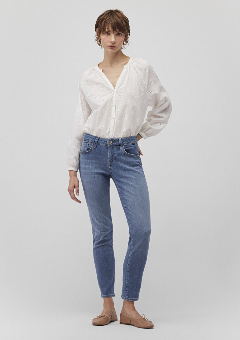 Джинсы MAVI Ada Casual Vintage Индиго Мависи, boyfriend стиль, нормальная талия, прямые брюки, состав: 80% хлопок, 18% полиэстер, 2% эластан