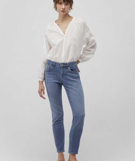 Джинсы MAVI Ada Casual Vintage Индиго Мависи, boyfriend стиль, нормальная талия, прямые брюки, состав: 80% хлопок, 18% полиэстер, 2% эластан