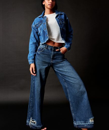 Женская джинсовая куртка Relax Crop Fit с двойными карманами, отделкой бахромой, 100% хлопок, цвет голубой, размеры 34-42