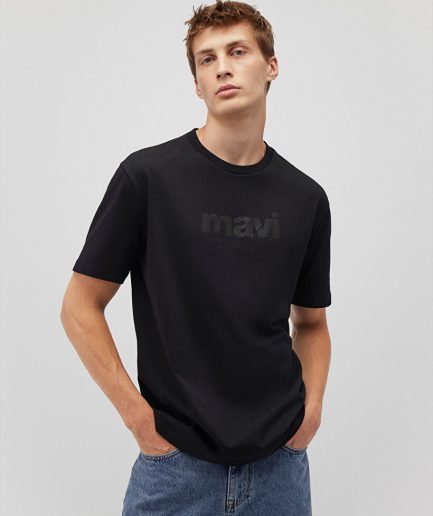 Черная футболка с синим логотипом MAVI из 100% хлопка, доступна в размерах S, M, L, XL, XS