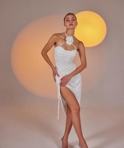 Юбка Poena белая, доступна в размерах S, XS, M, L, стильный и универсальный выбор для любого случая