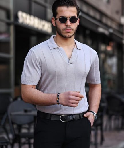 Трико с V-образным вырезом из вискозы — серое, легкое и комфортное, идеально подходит для создания стильных образов