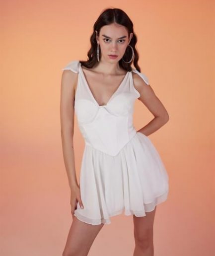Белое платье Fiona, доступно в размерах XS, S, M, L, элегантный дизайн для любого случая