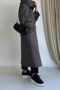 Женское oversize пальто черного цвета с зигзагообразным узором