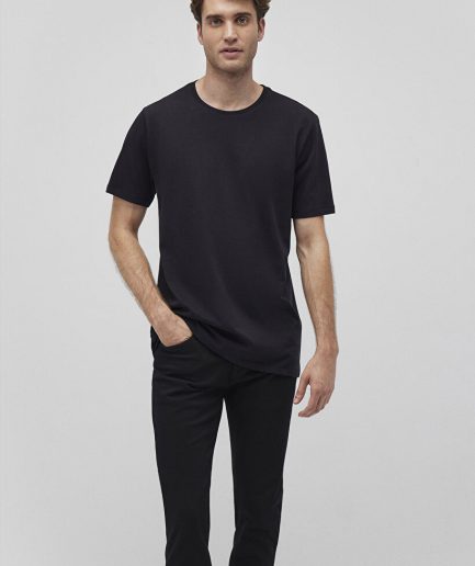 Черная базовая футболка MAVI из 100% хлопка, slim fit, с коротким рукавом и круглым вырезом, доступна в размерах S, M, L, XL, XXL