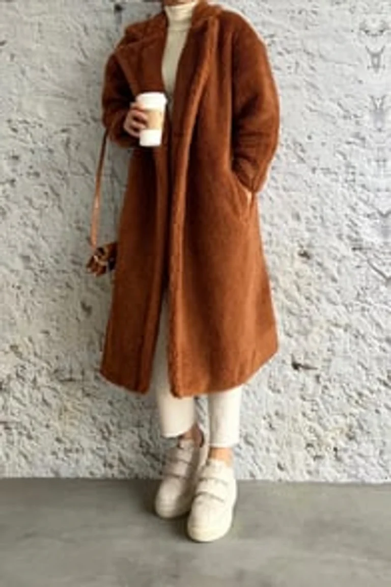 Женское пальто oversize с карманами и двойными пуговицами, из ткани teddy(коричневое)