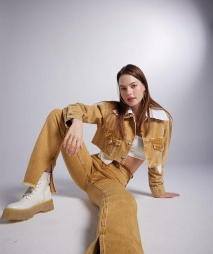 Пострадавшие джинсовые брюки цвета верблюда M/28, XS/24, S/26, L/30